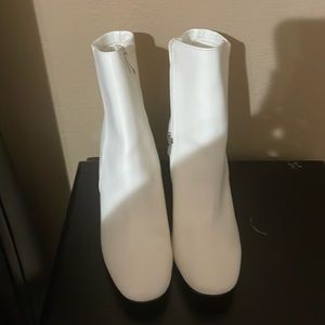 Brand Mia.New never use white boots in size 9 1/2